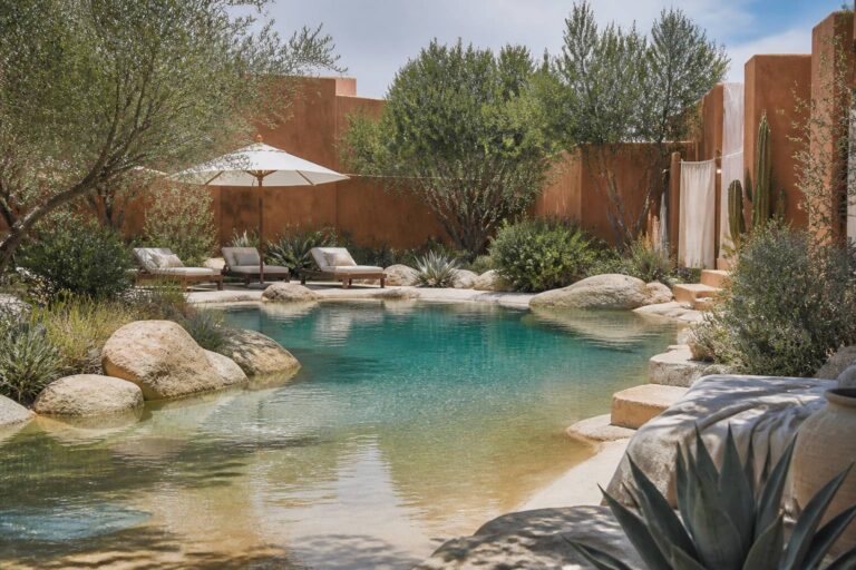 Prix d&rsquo;une piscine lagon : budget et tarifs 2026